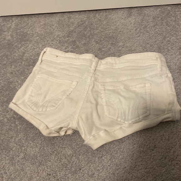 Hollister White Short-Short low rise. - Picture 2 of 3